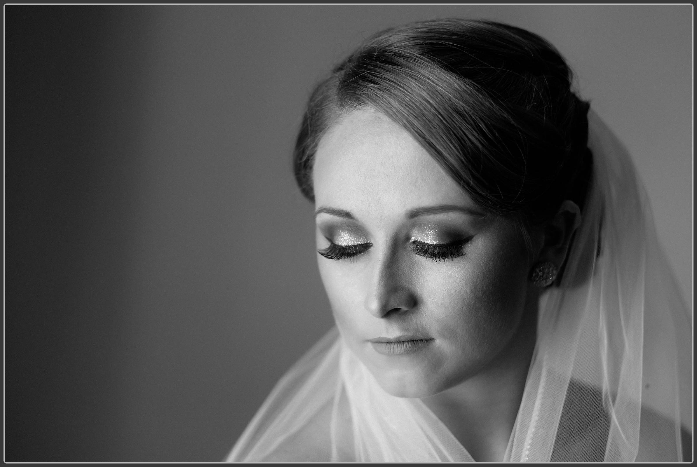 The gorgeous bride in black and white
