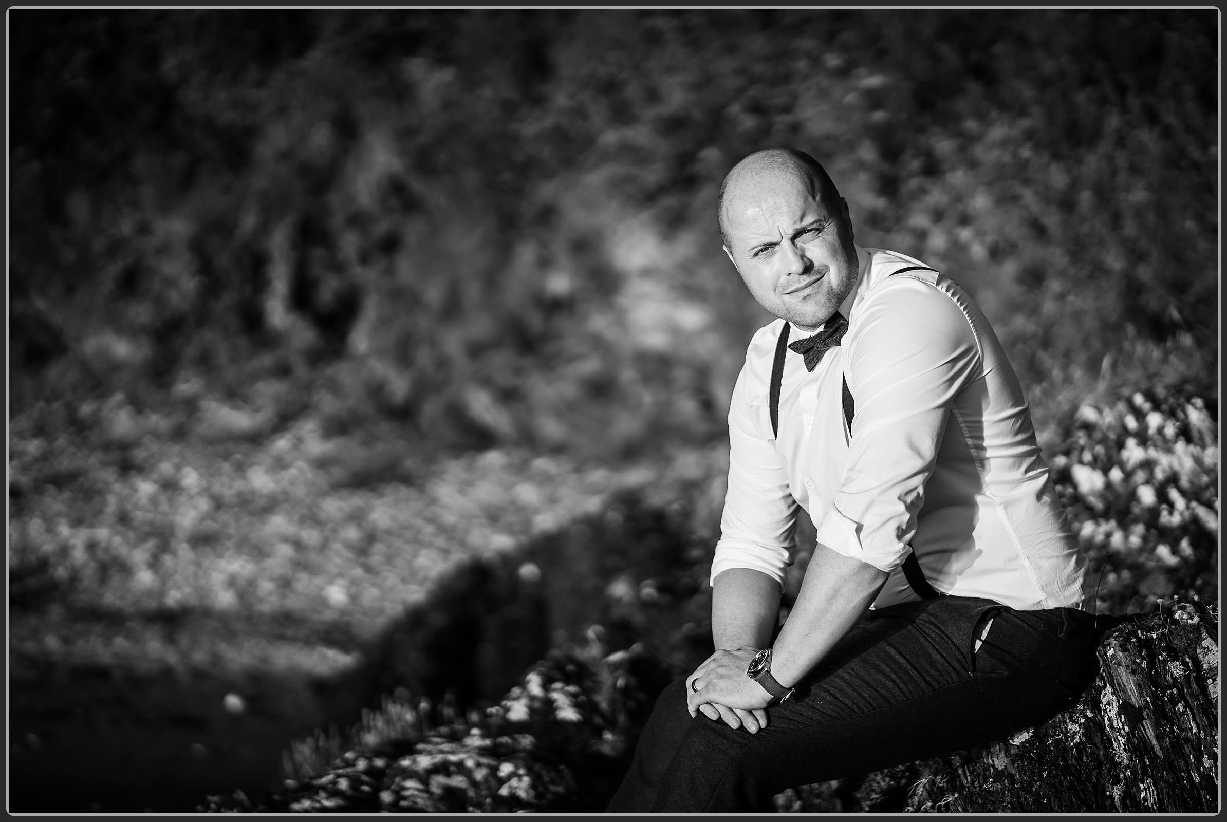 Portrait of the groom on the beach